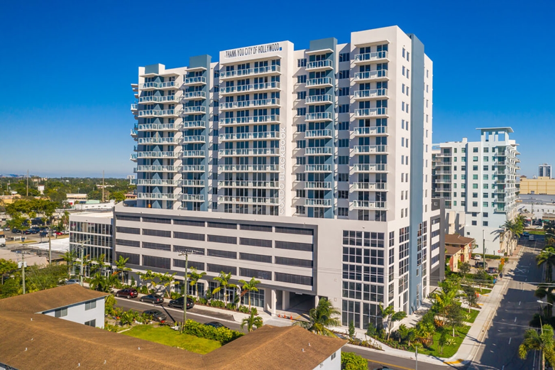 Hollywood East Apartments, 2165 Van Buren St Hollywood East Apartments Img2