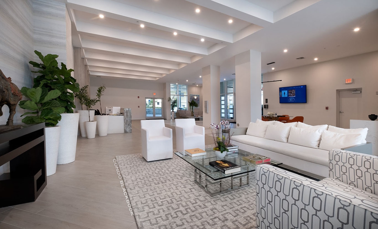 Hollywood East Apartments, 2165 Van Buren St Hollywood East Apartments Img5