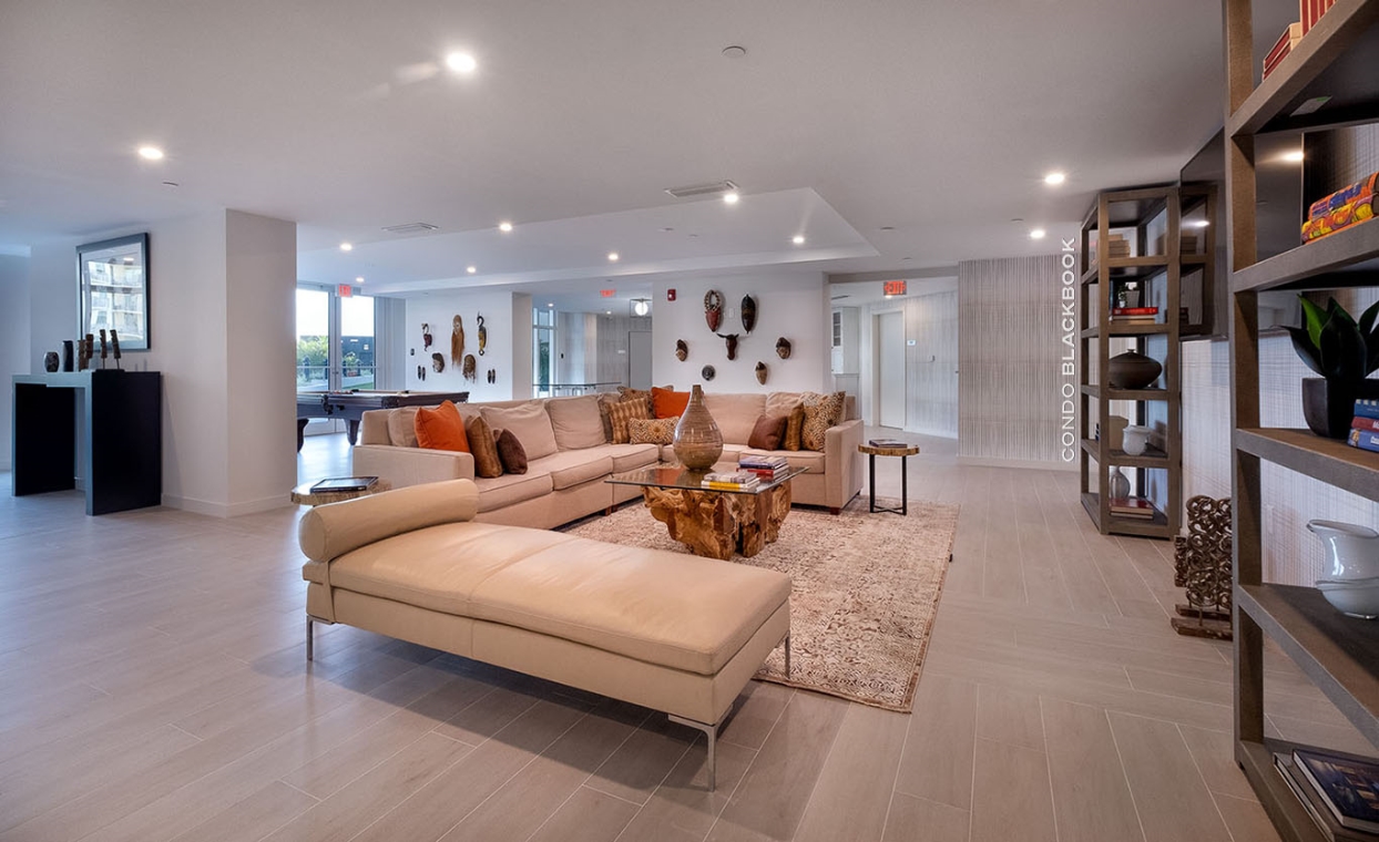 Hollywood East Apartments, 2165 Van Buren St Hollywood East Apartments Img6