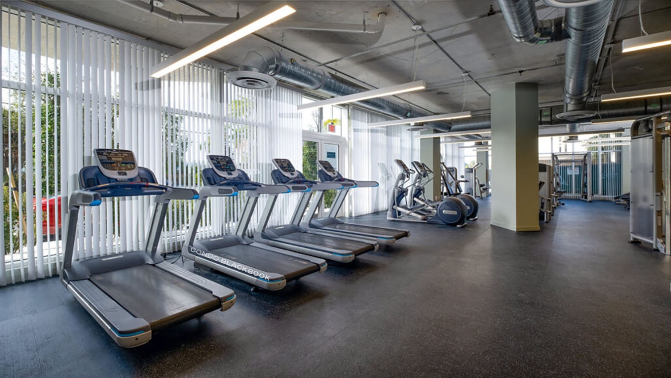 Hollywood East Apartments, 2165 Van Buren St Hollywood East Apartments Img9