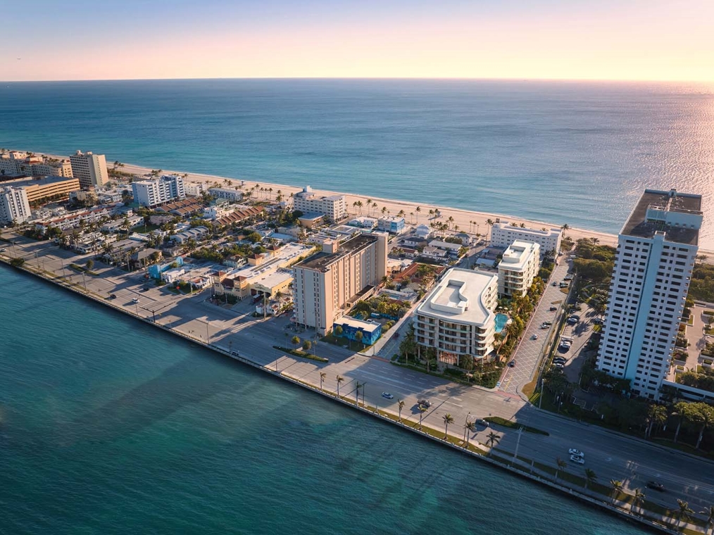 The Hollywood Moon Img5