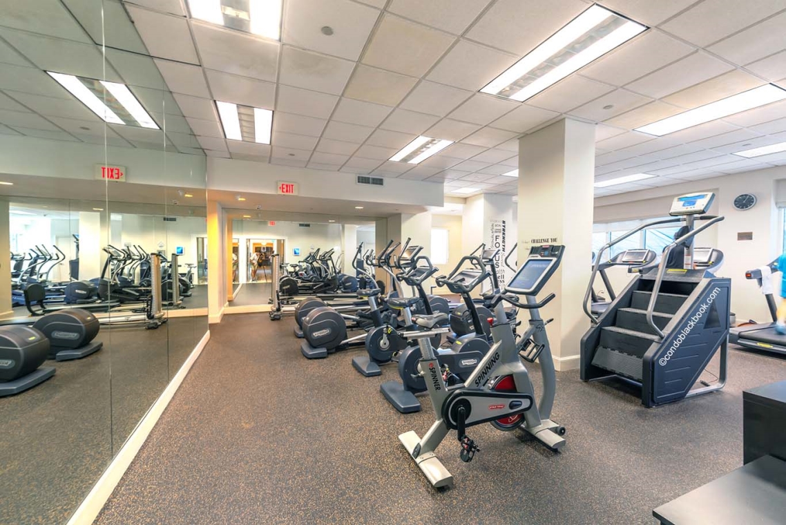 Blue Diamond, 4779 Collins Ave Blue Diamond Img11