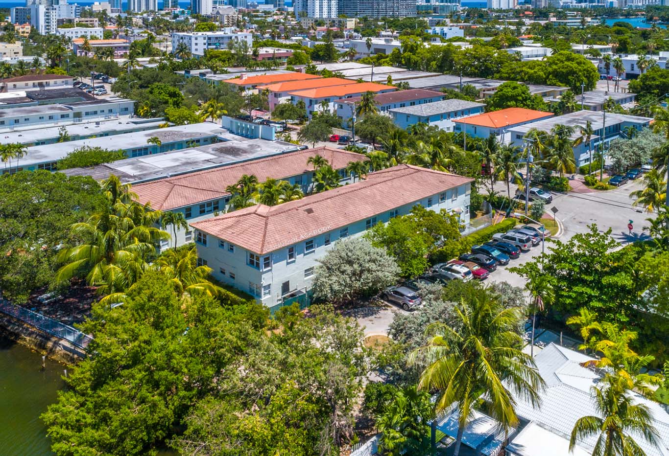 Marseilles Deco Img1