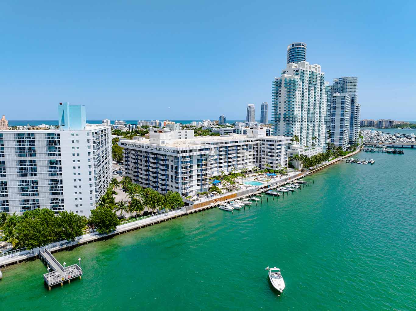 South Bay Club, 800 West Avenue South Bay Club Img2