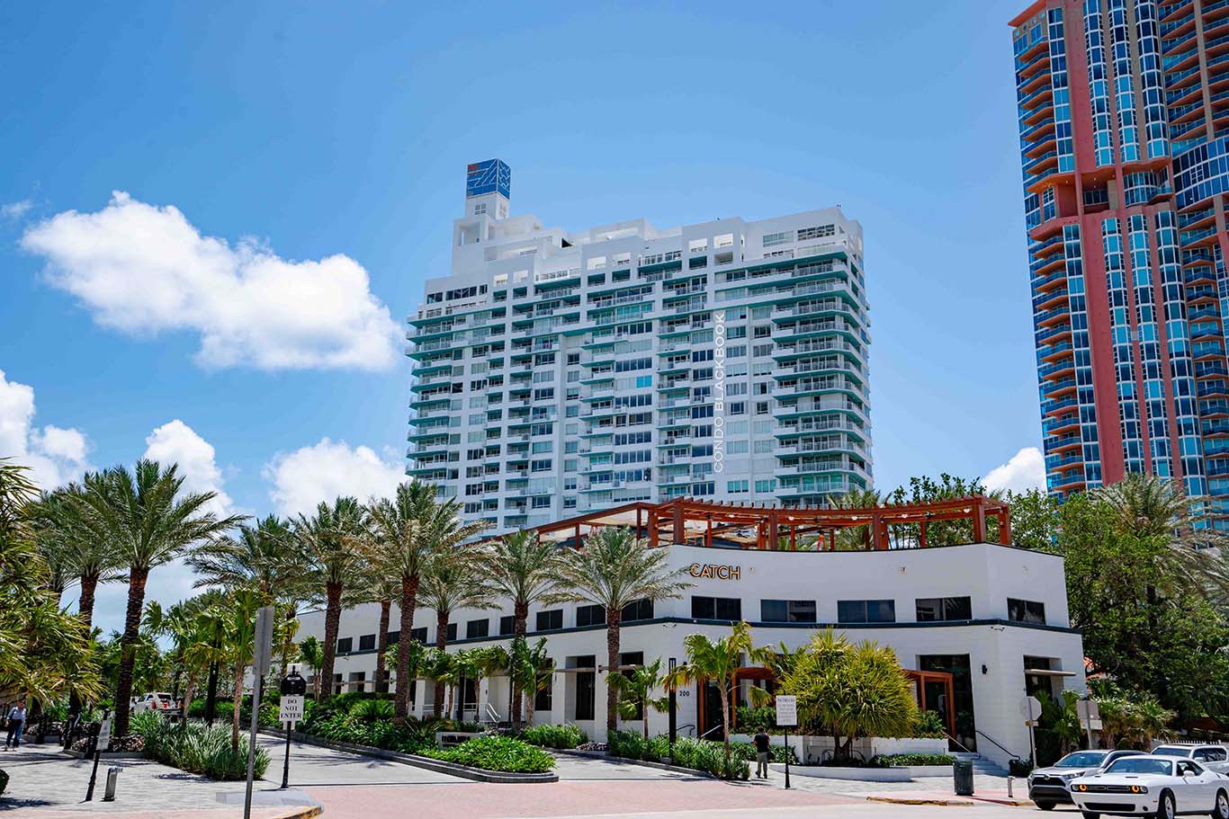 South Pointe Tower, 400 South Pointe Dr South Pointe Tower Img3