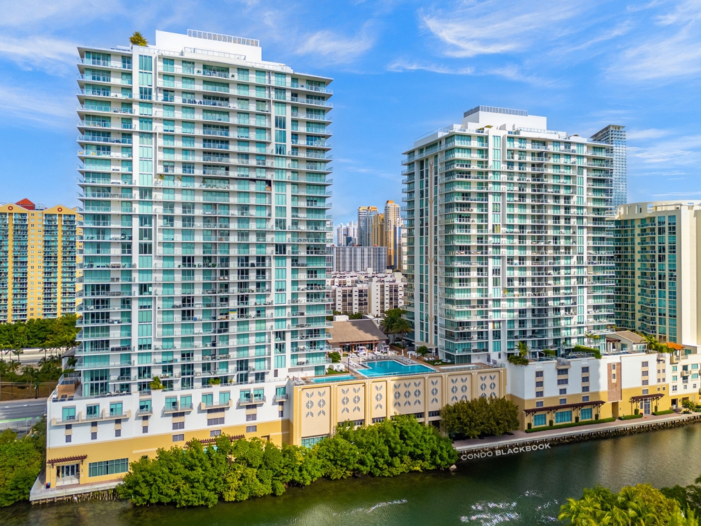 Parque Towers, 300-330 Sunny Isles Blvd Parque Towers Img1