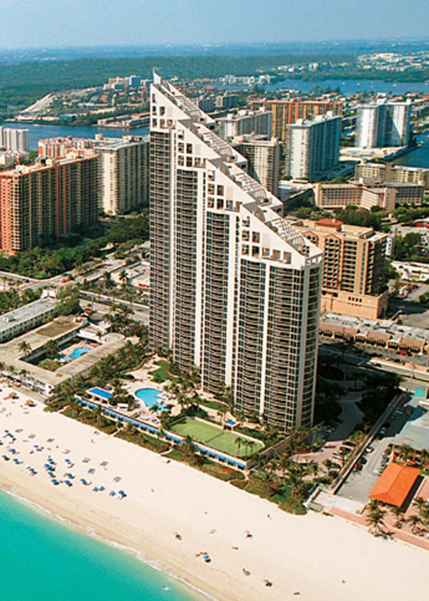 Pinnacle, 17555 Collins Ave Pinnacle Img0