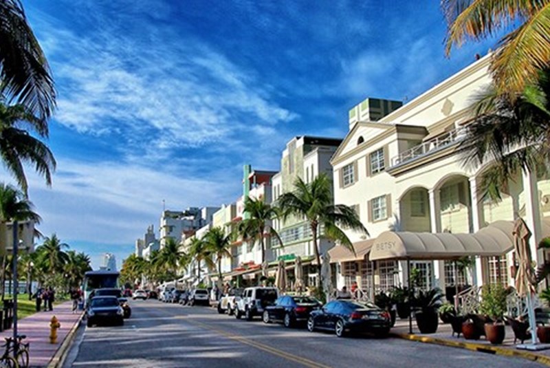 Miami Beach Commissioners May Soon Approve an Ocean Drive Clean-Up Plan