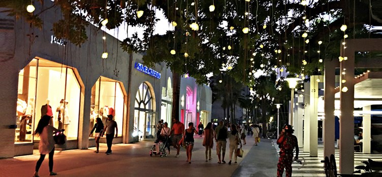 Lincoln Road Mall - Miami Beach, Florida