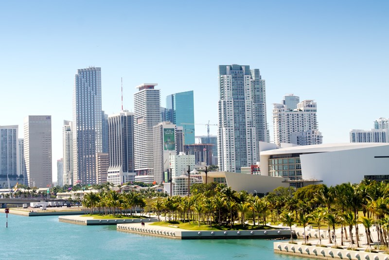 Top 5 Reasons to Move to Greater Downtown Miami instead of Miami Beach