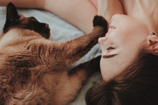 Woman and her Cat - Ph: Oleg Ivanov