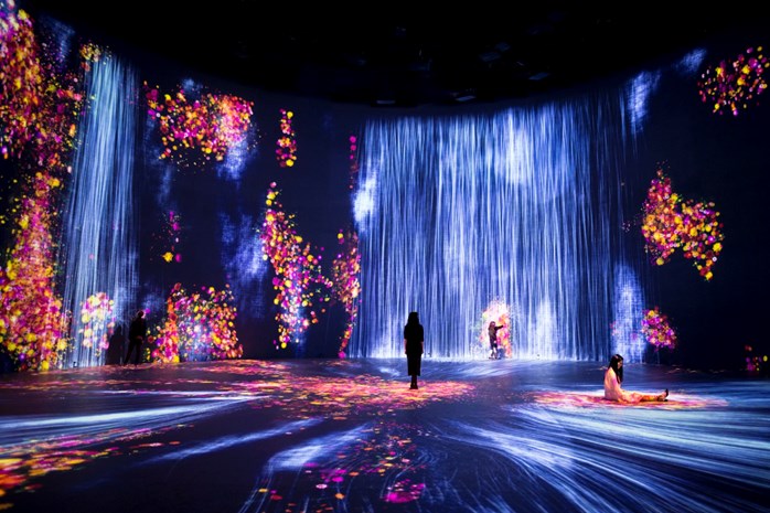 Superblue teamLab universe of water particles in the tank transcending boundaries