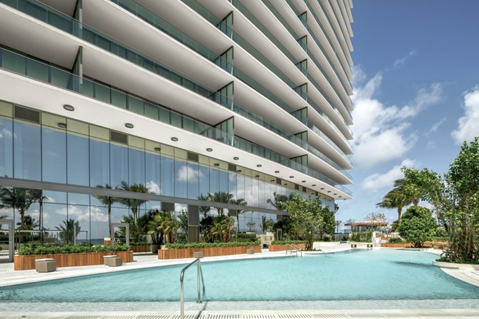 Residence by Armani Casa - Pool Deck