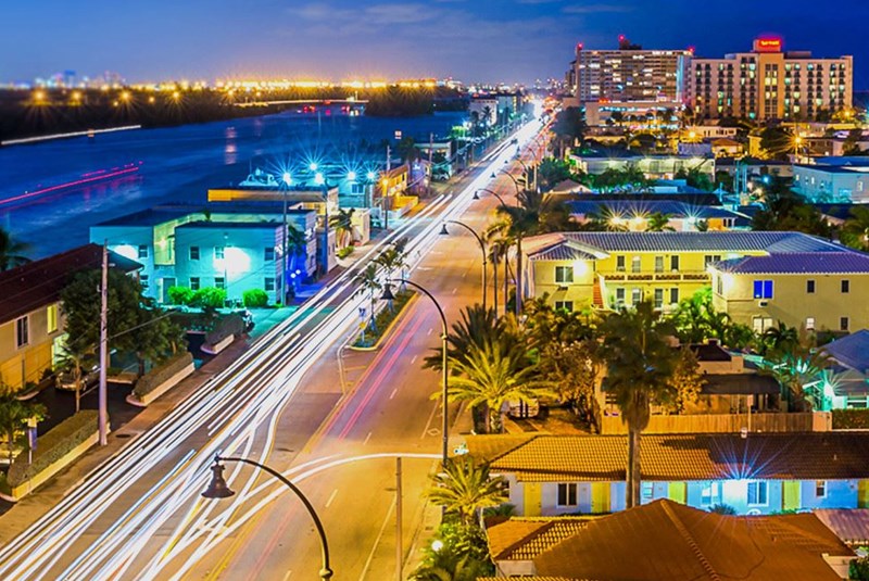 Miami Beach Area Neighborhood Comparison: Sunny Isles Beach vs Hollywood