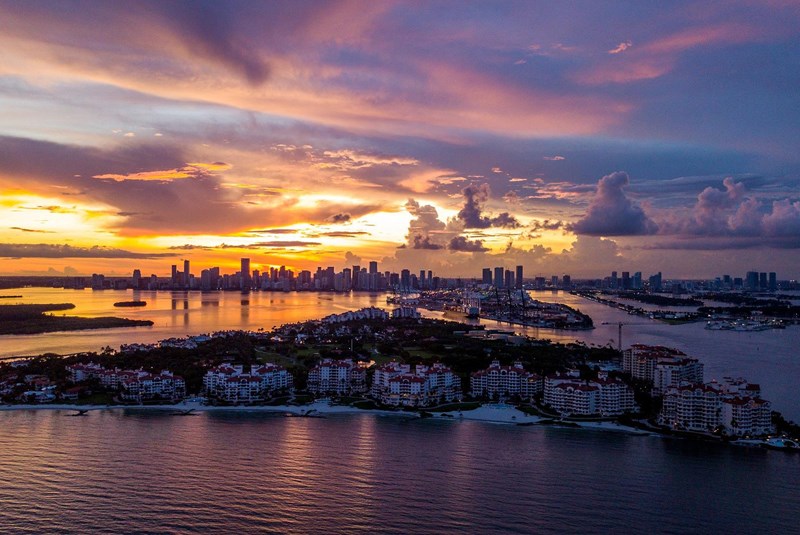 Q4 2021 Miami Beach Luxury Condo Market Report - Triple Digit Sales Growth