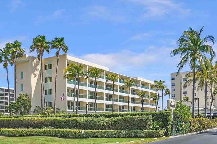 Ambassador Hotel & Residences - West Palm
